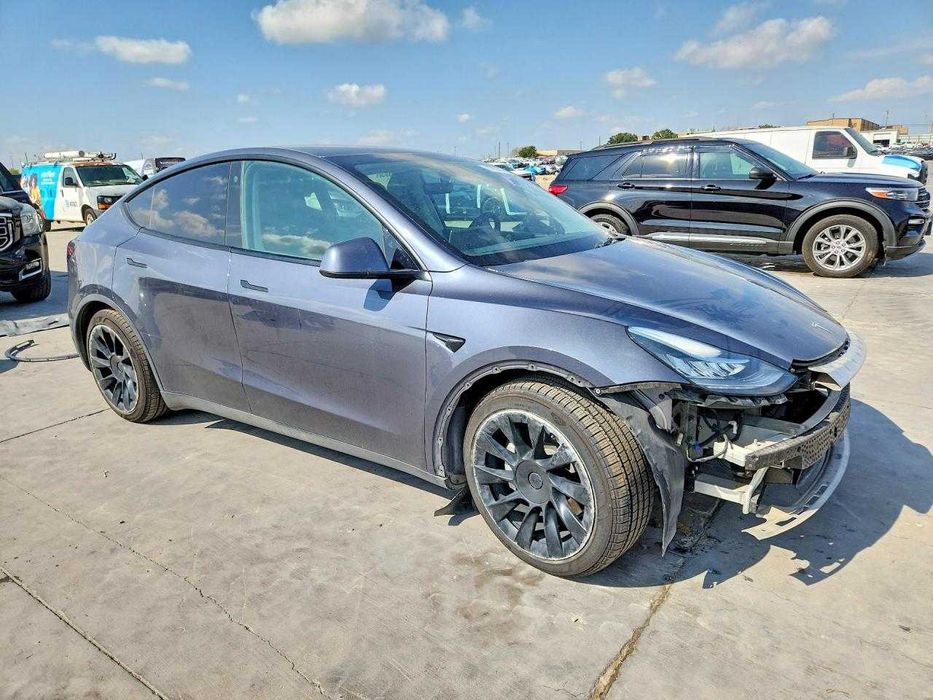 Tesla Model Y 2021;