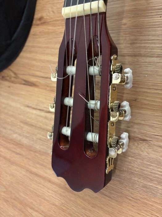 Viola criança com capa