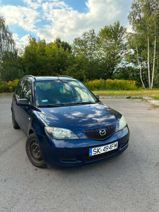 samochód osobowy mazda 2