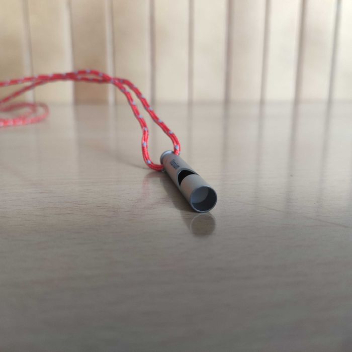 Apito Sobrevivência SOS Titanium Campismo Montanha Caminhada