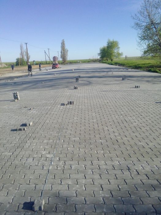 Професійне укладання тротуарної плитки від 300 гр-н.