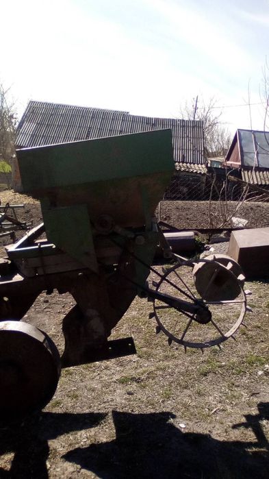 Картоплесажалка на плуг