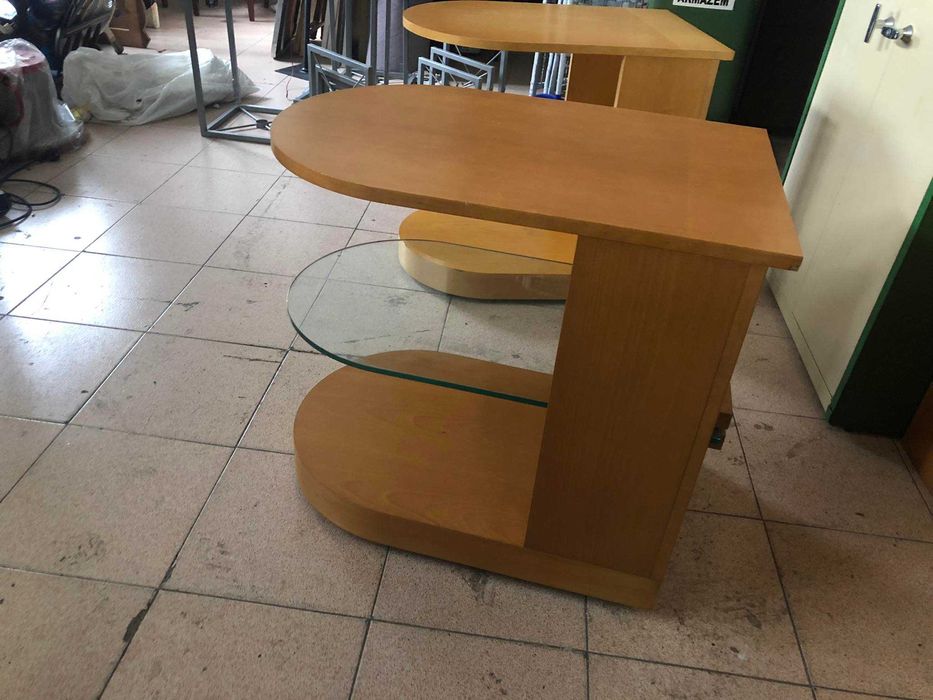 2 moveis expositores /apoio para loja