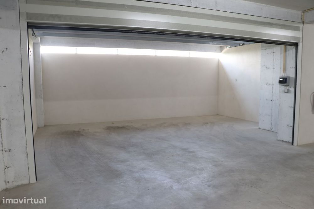 T3 grande com garagem para 2 carros