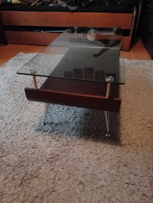 Mesa de centro com vidro