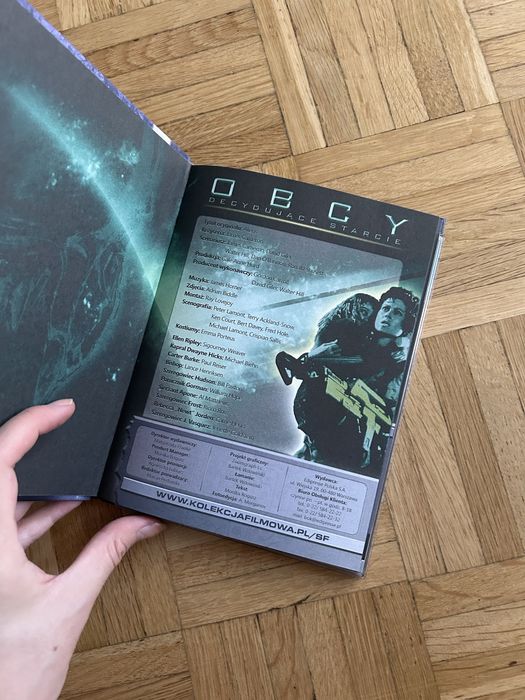 obcy dvd z książeczką