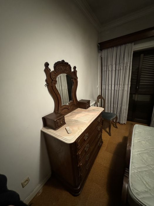 Quarto de madeira completo