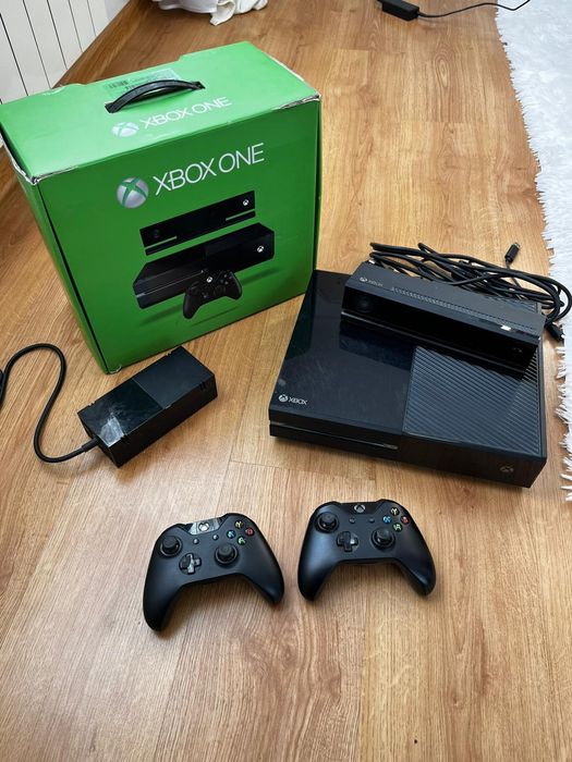 Xbox one + kierownica + uchwyt do kierownicy