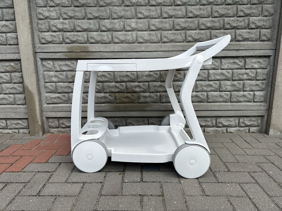 Stolik ogrodowy na kółkach