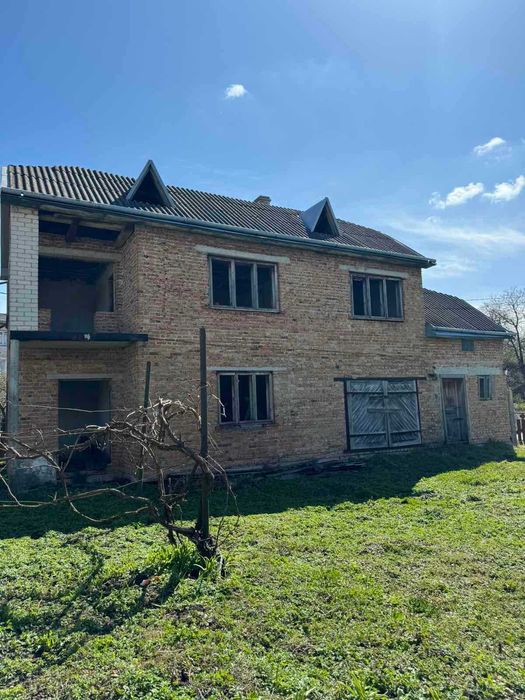 Незавершений будинок та земельна ділянка 37,2 сот., с. Нагірці