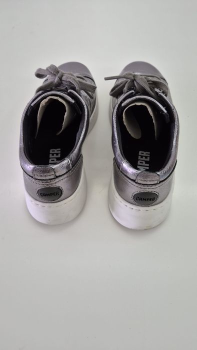 Sapatilhas prateadas camper