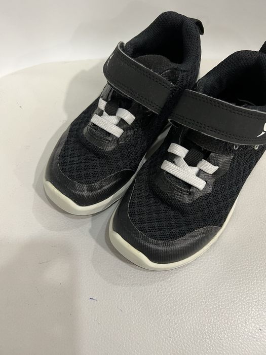 Tenis decathlon / tamanho 25