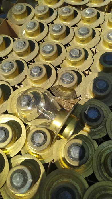 Лампы накаливания 12v 40w. новые. подойдут в инкубатор.