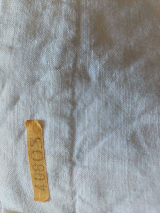 Vendo lençol antigo em linho com monograma bordado. Mede 2,60x3,20M 150€