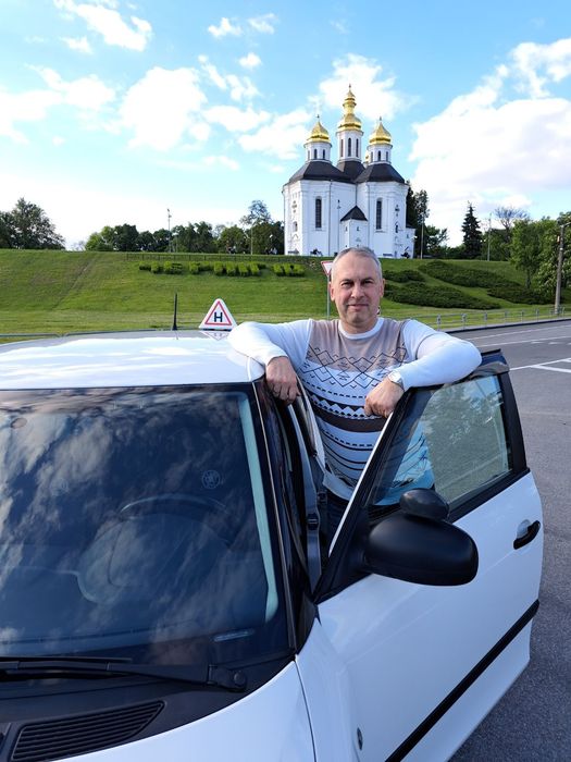 Iнструктор з керування автомобiлем