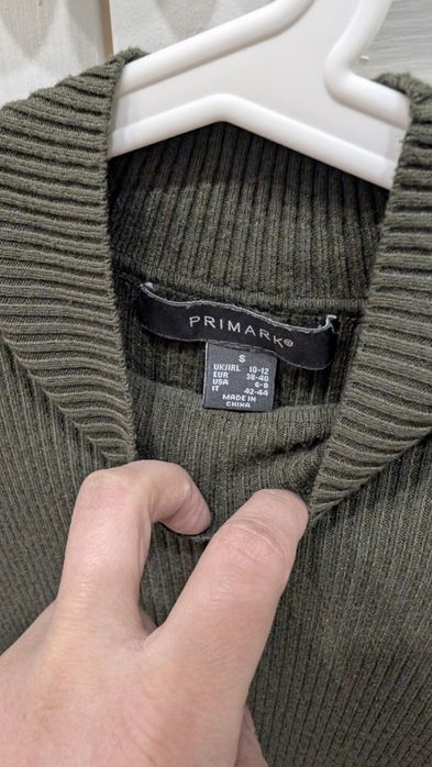 Dzianinowa sukienka khaki pół-golf Primark S