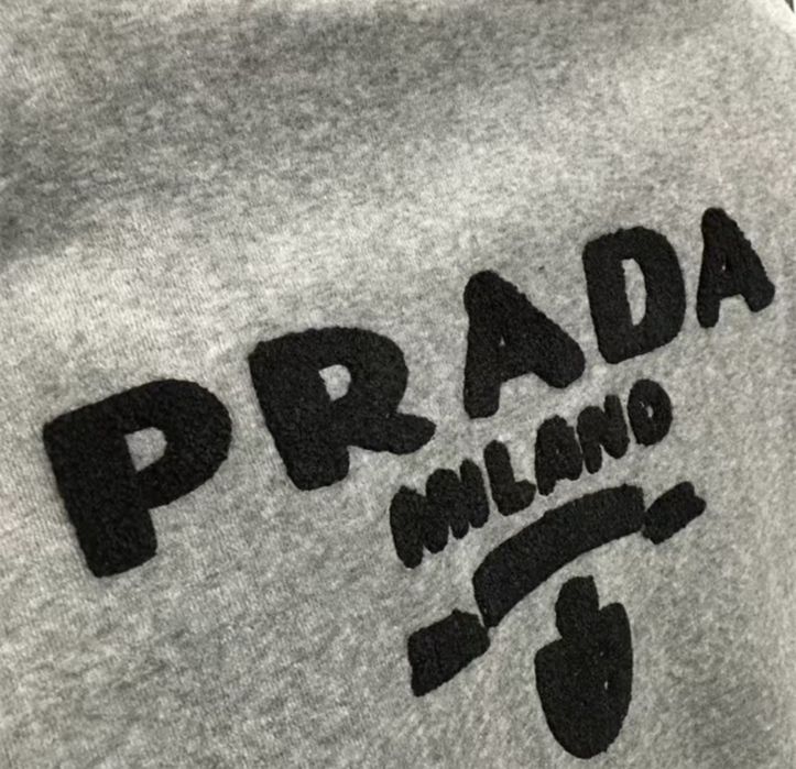 Костюм сірий брендовий