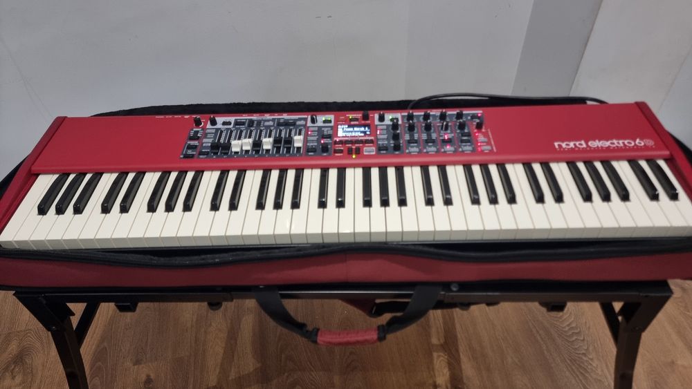 Nord Electro 6d 73 + Pack de timbres NE6