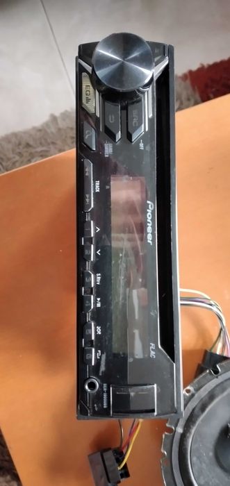 Auto Rádio Pioneer + Quatro colunas Sony e Pioneer
