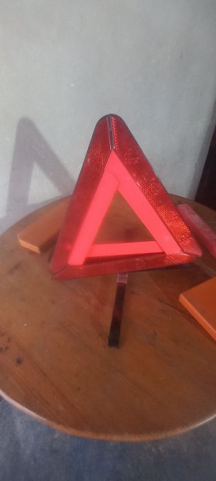 Dois triângulos de sinalização