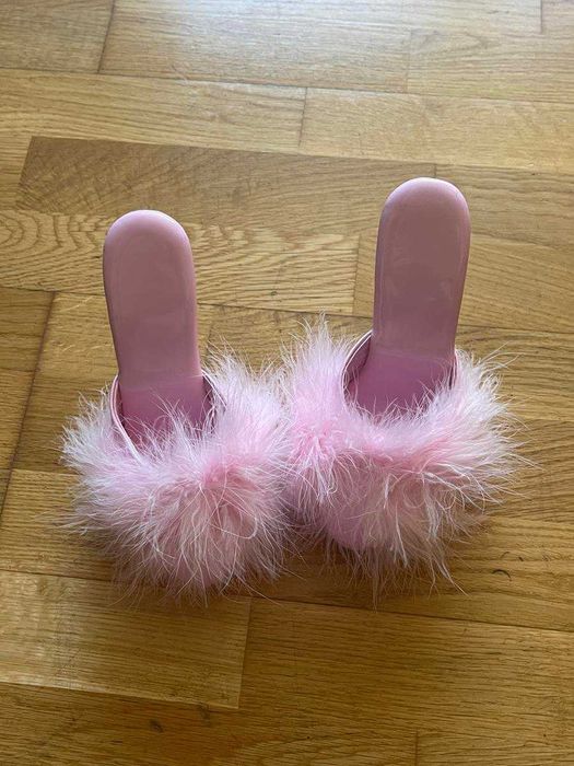 Seksowne pantofle damskie z piórkami na obcasie 12 cm różowe EU35