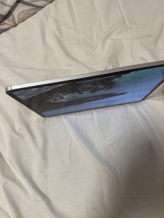 iPAD 5 PRO 12.9 prat WIFI 4 G com capa original.Como novo.