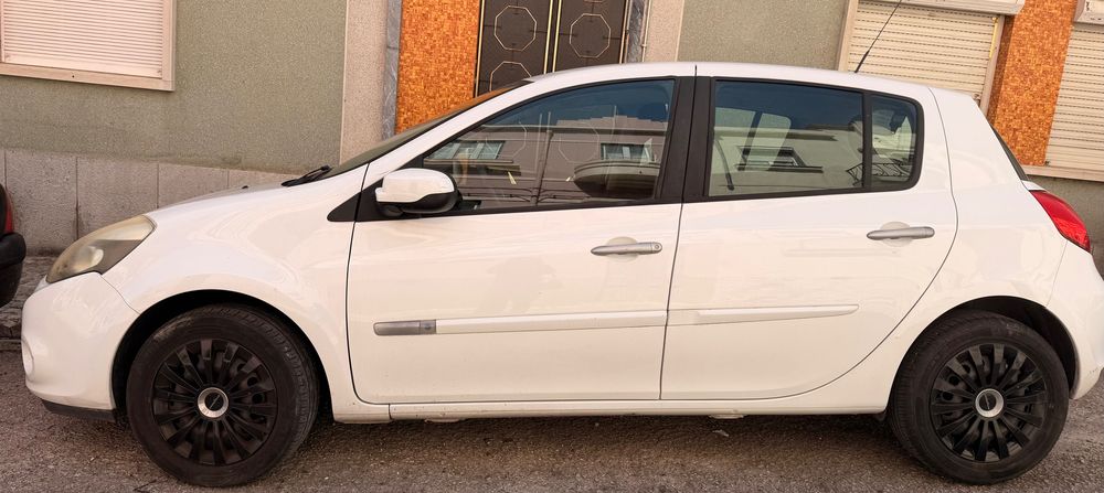 Carro Renault Clio