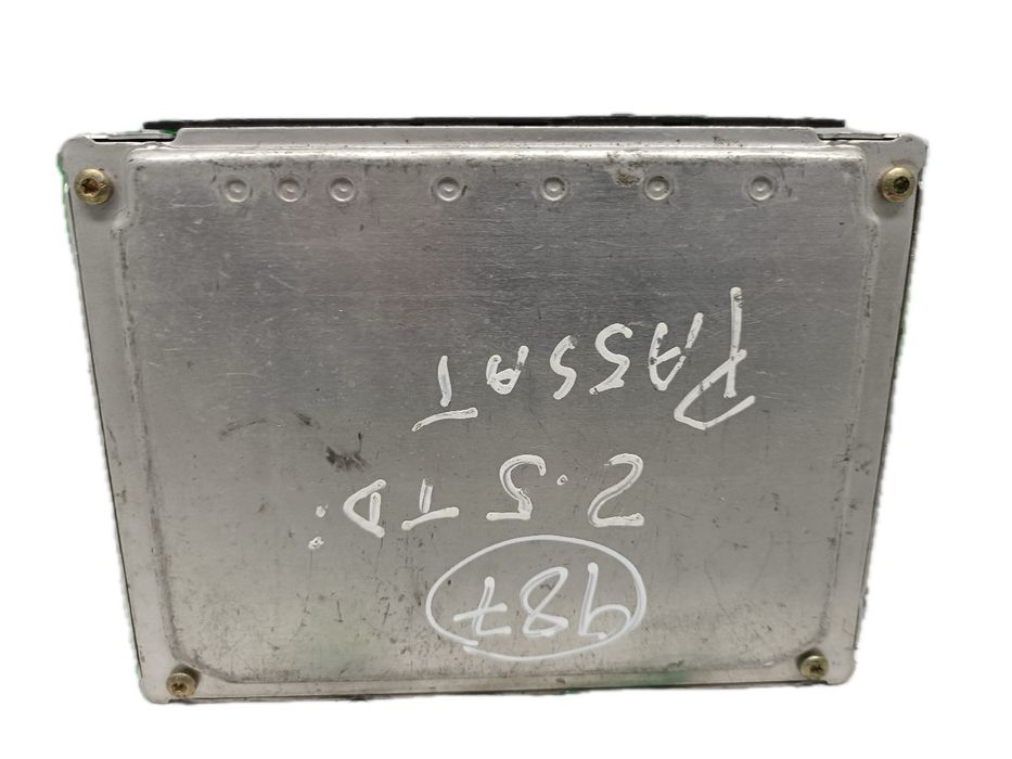 Centralina motor / ECU VOLKSWAGEN Passat Variant (3B5)