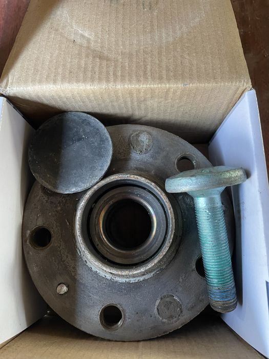 Ступиці із підшипниками skoda oktavia a5