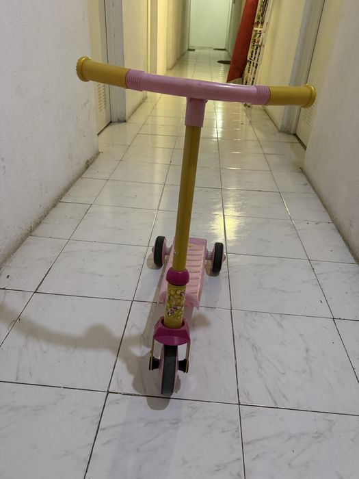 Trotinete  rosa- plastico