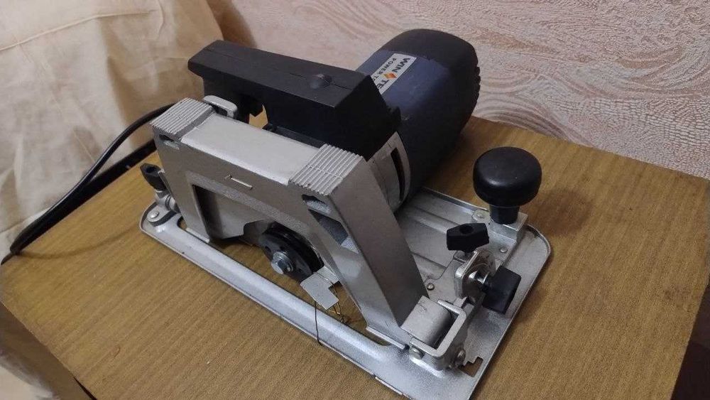 Продам електропилу (ручна циркулярка)