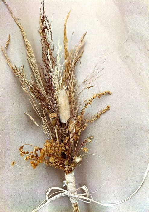 Butonierka beżowo- brązowa