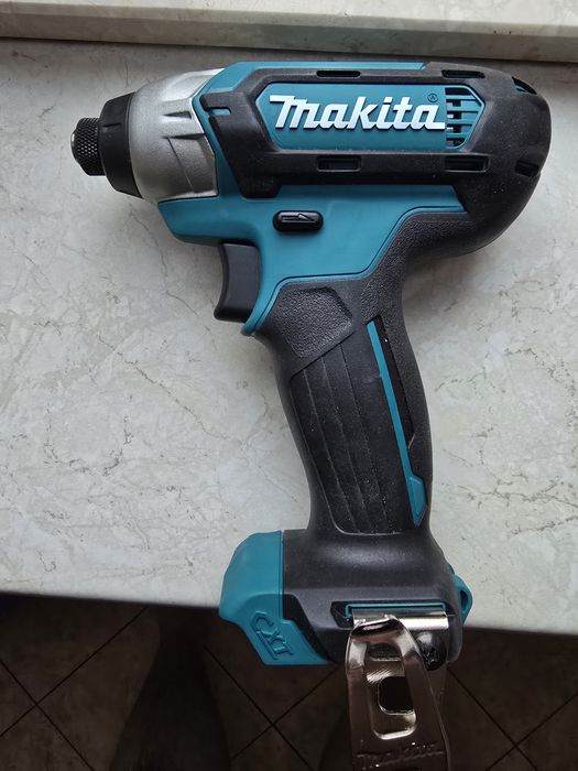 MAKITA Akumulatorowa zakrętarka udarowa na bit 1/4" 10,8V 12V CXT TD11
