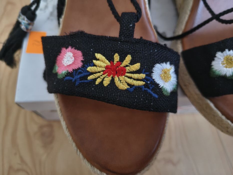 Wiązane sandały espadryle na platformie 40