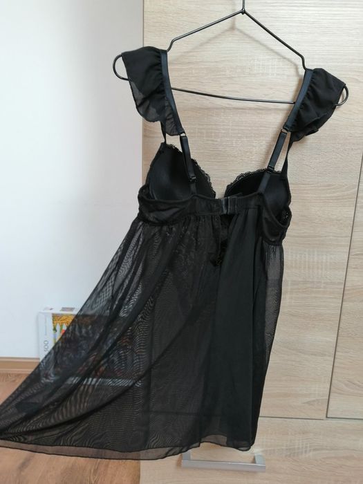 Zmysłowy czarny peniuar Secret Possessions r.75A  koronka  tiul