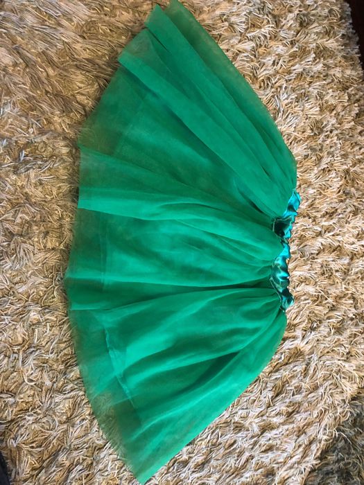 Продам святкові новорічні карнавальні красиві сукні на 3-5 рочків