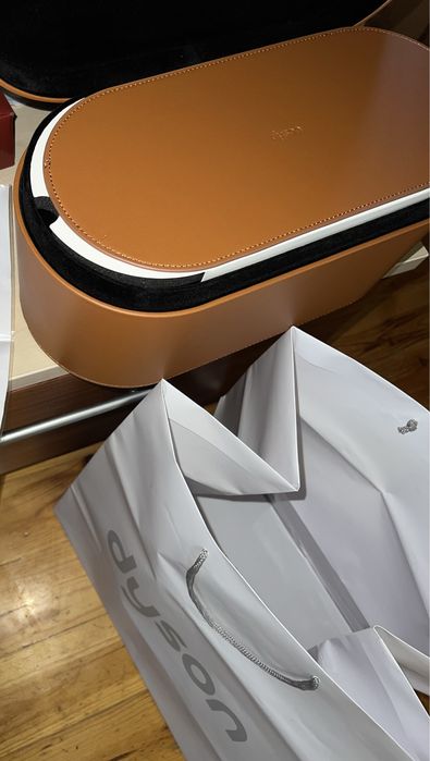 Dyson фен,с гарант