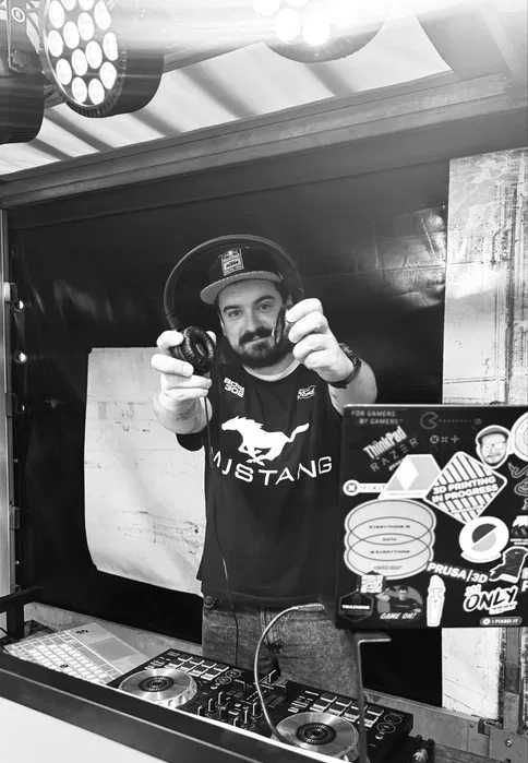 DJ na imprezy | Wesela, Urodziny, Firmówki, Studniówki |