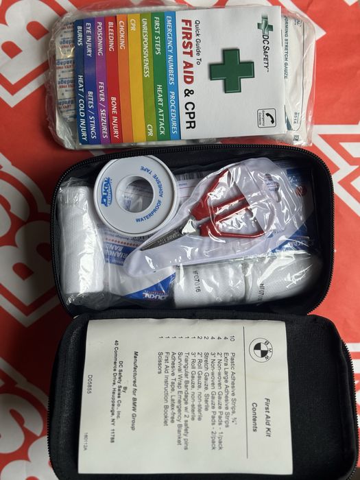 Оригінальна аптечка BMW (нова)