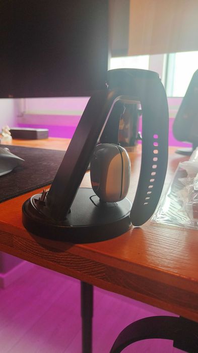 Suporte de carregamento 3 em 1 USB-C – Smartphone, Buds e Smartwatch