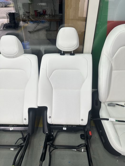 Сидіння салон Tesla model Y Juniper 2026 білий
