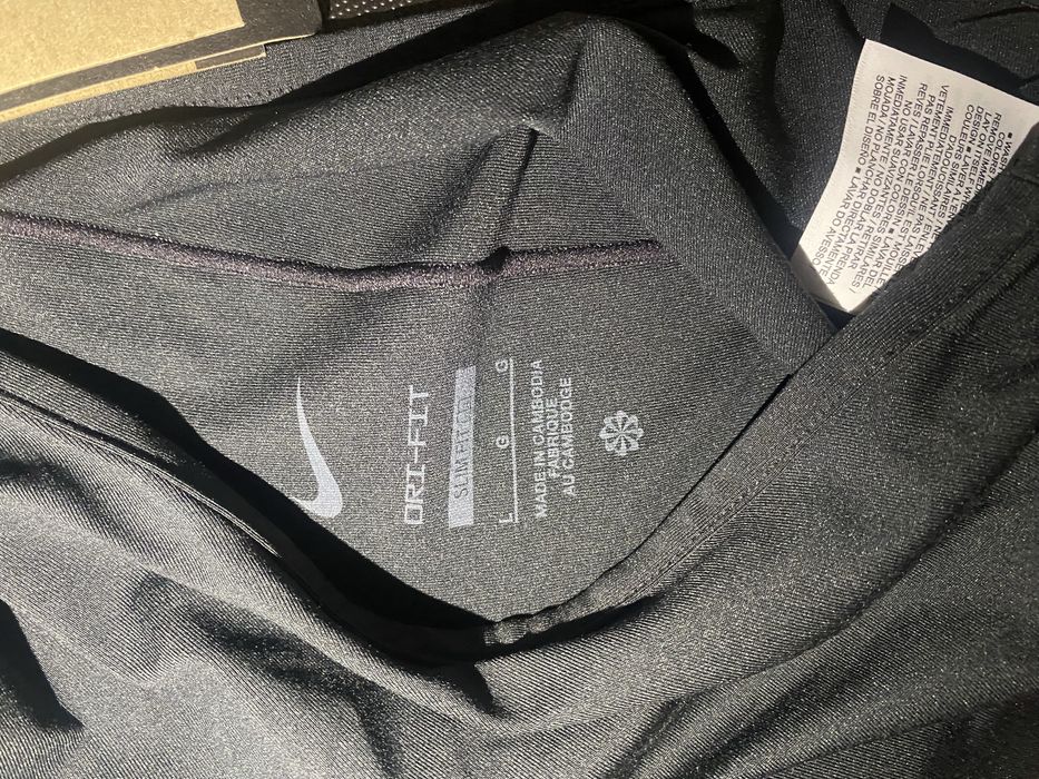 Top feminino preto de desporto Nike dri-fit L