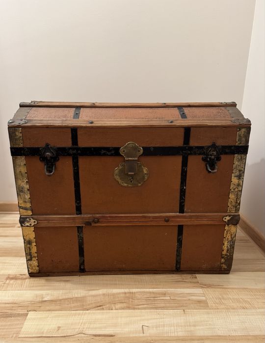 Skrzynia kufer z XIX wieku