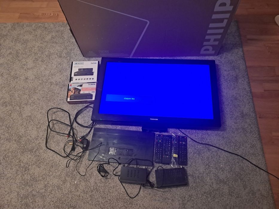 Telewizor toshiba 32'' +  dekoder opticum ax lion ns + dekoder cablete