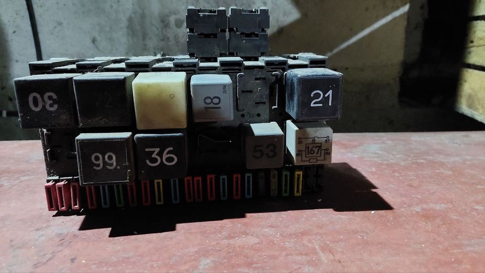 Блок придохранителей на пасат б4