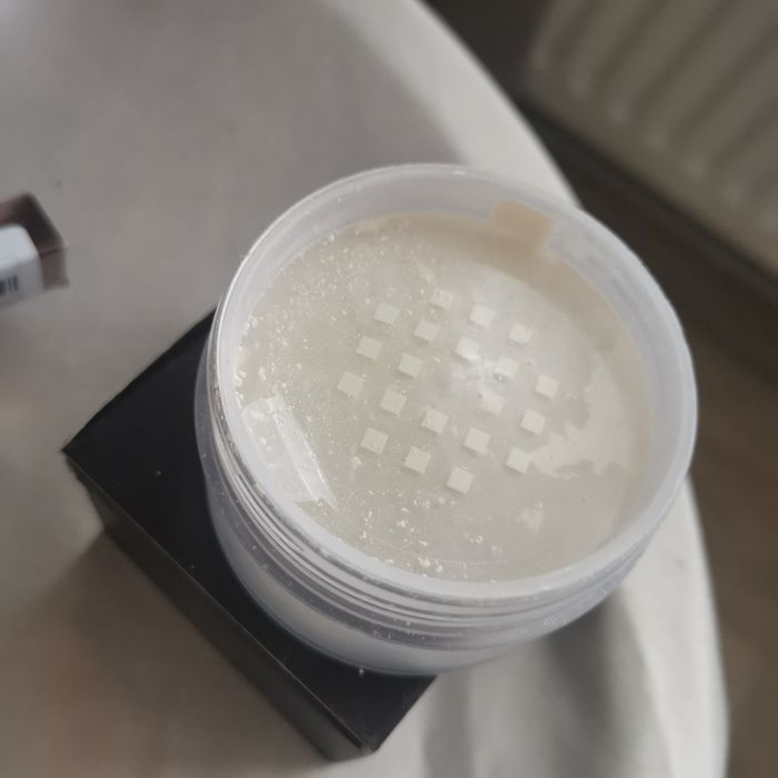 Laura mercier transcluent loose setting puder do twarzy