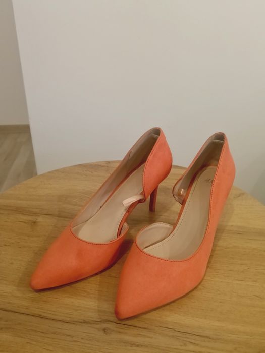 Szpilki w kolorze brzoskwiniowym roz 40