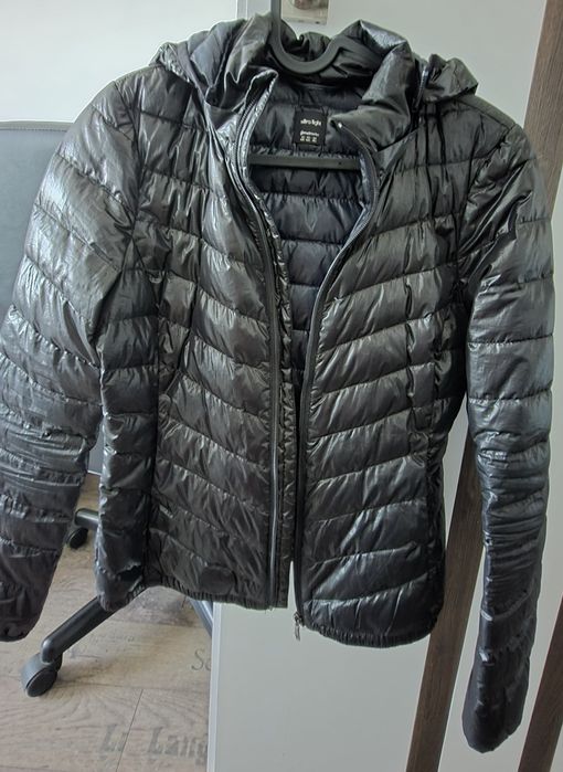 Lekka puchowa kurtka na letnie wieczory xs 34 Stradivarius