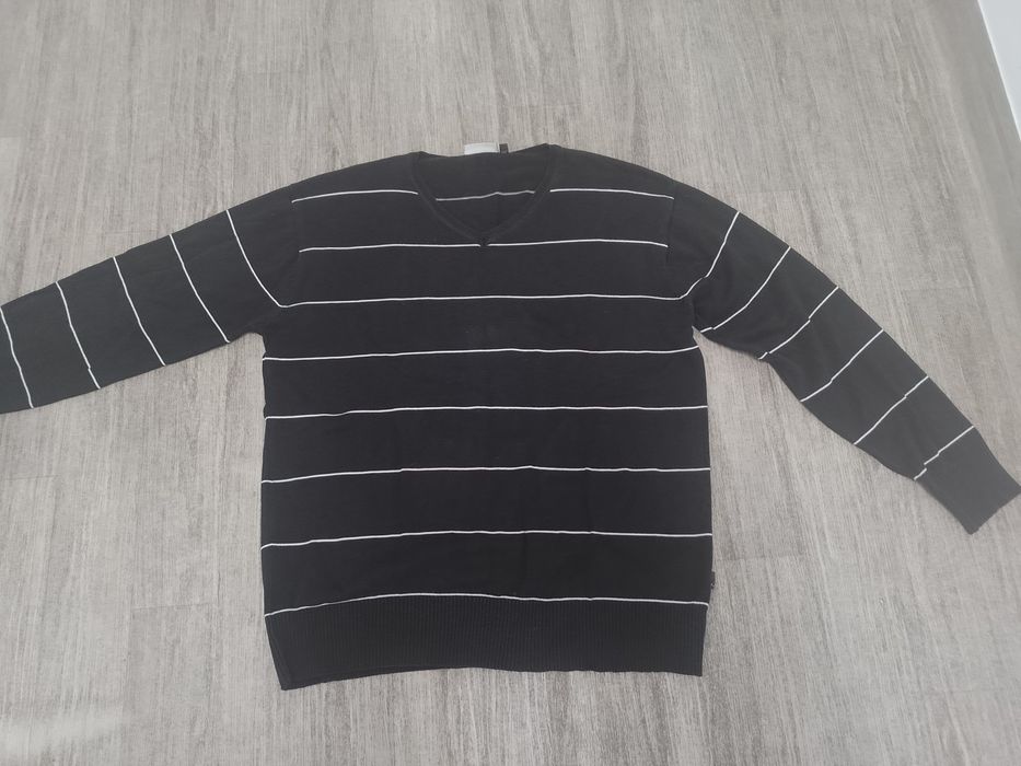 Sprzedam męski sweter rozmiar XL.