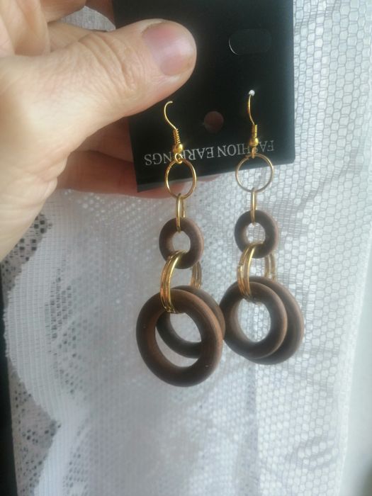 Drewniane kolczyki, metal